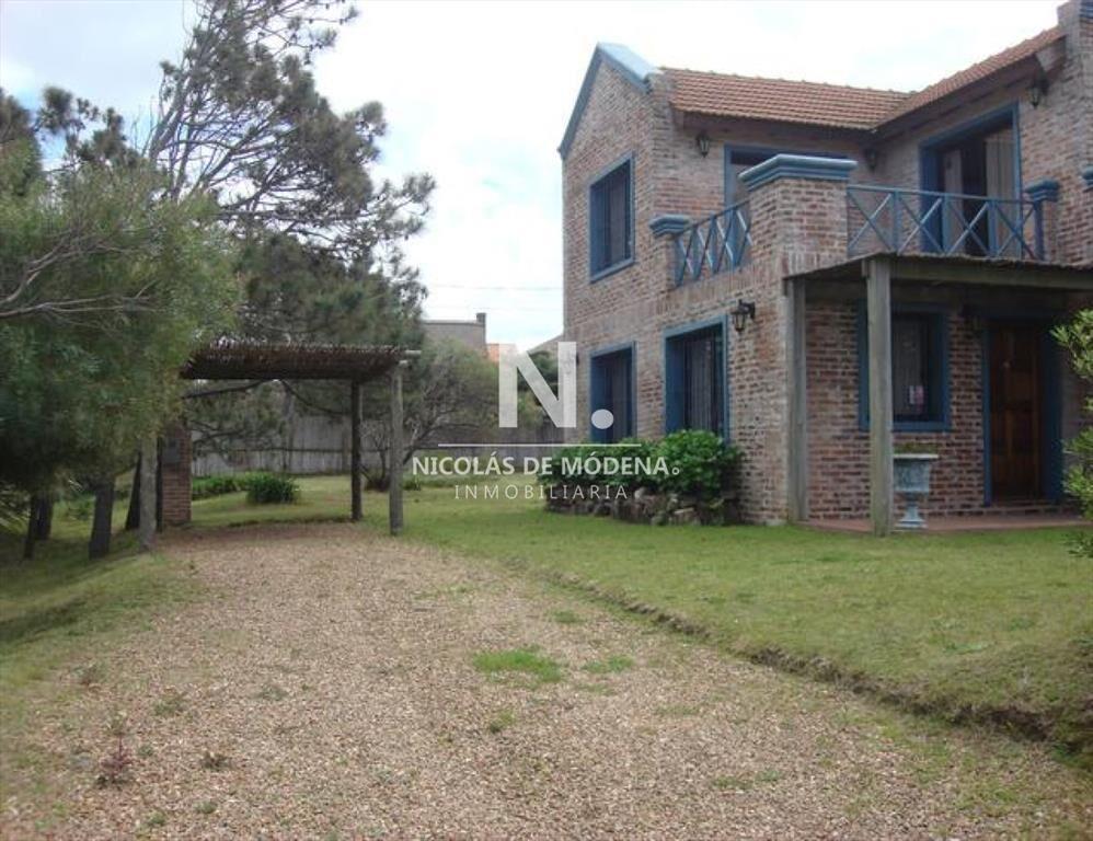 CASA EN VENTA EN ZONA DE TIO TOM