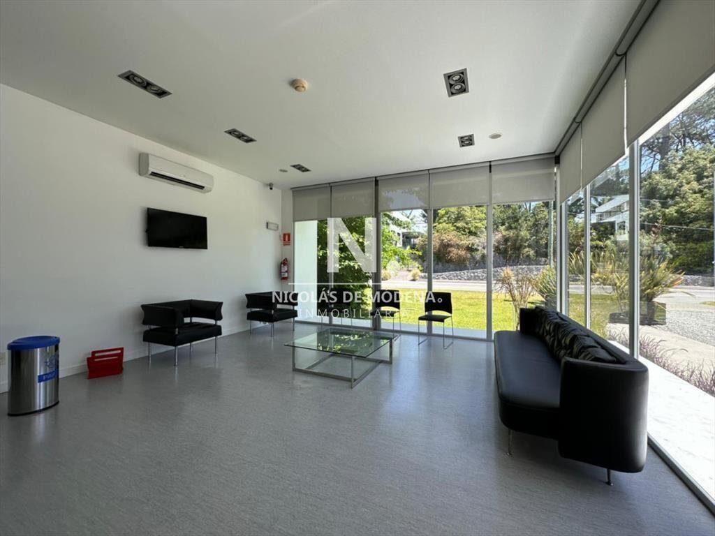 En venta casa tipo clinica en excelente en Punta