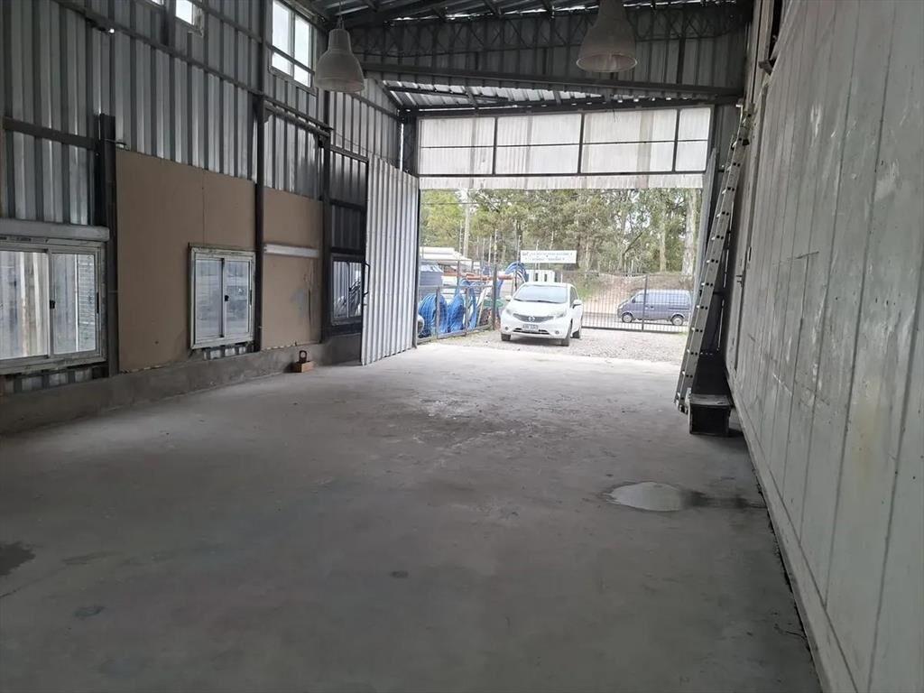 Alquiler amplio local comercial en Paso Carrasco
