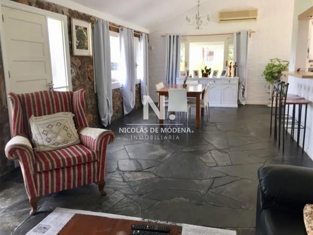 Vende casa en Pinares, cercania a la playa de 3 dormitorios