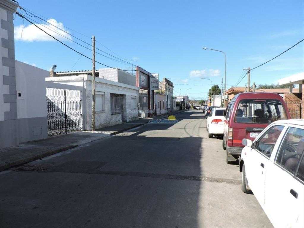 Locla en alquiler anual en el centro de Maldonado