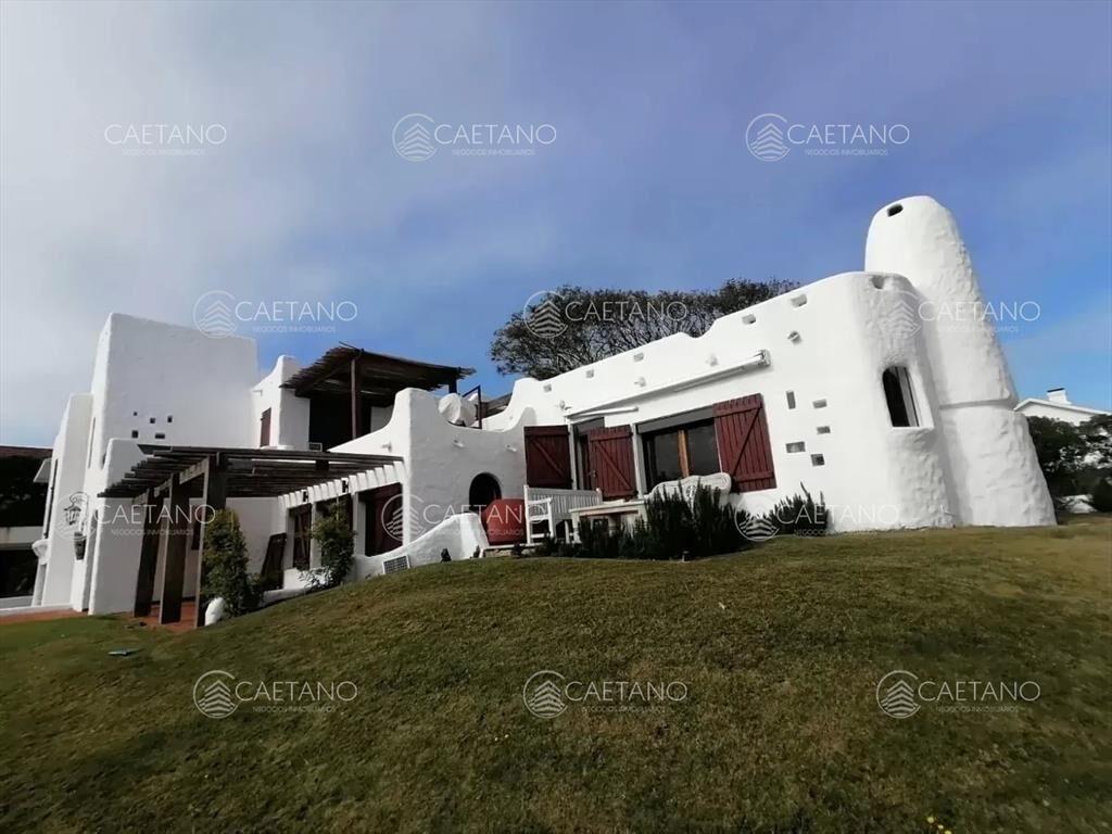 Chalet en venta con vista al mar en casco de la