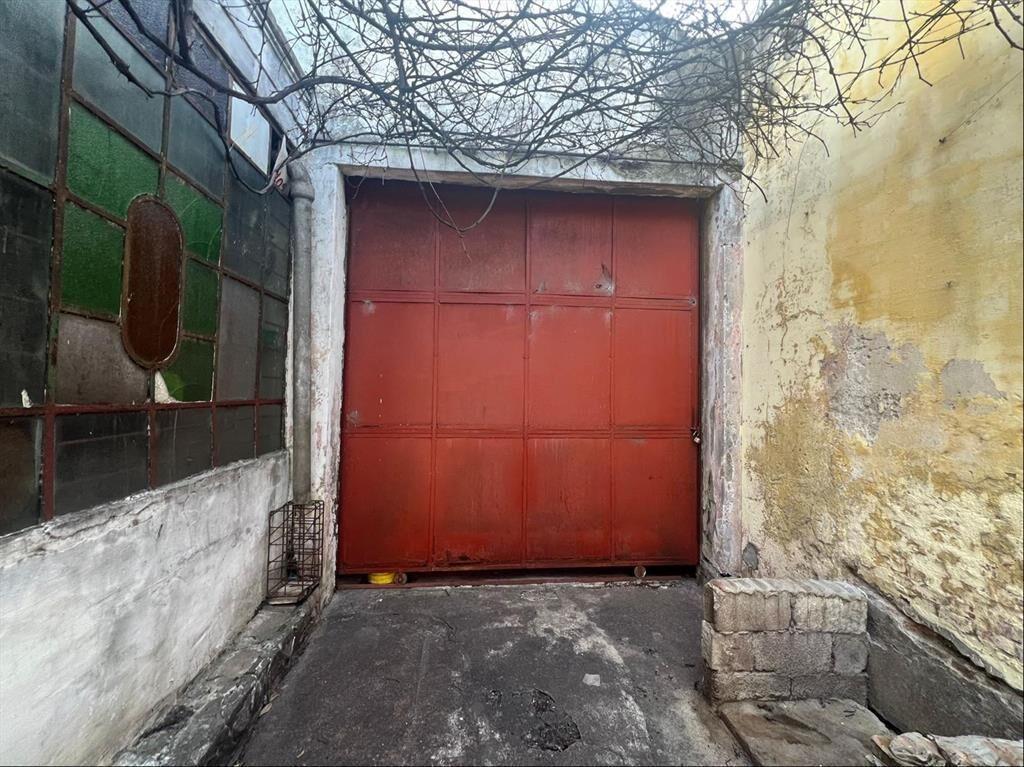 Venta local comercial de 277m2 sobre Gral Flores