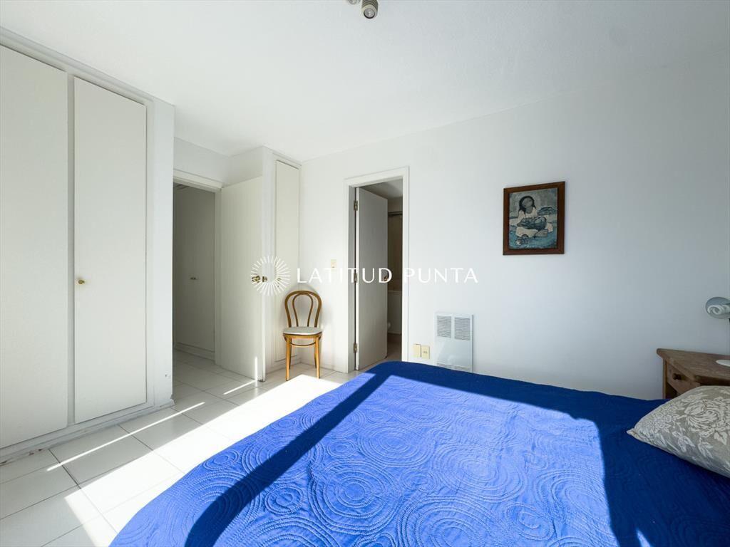 Apartamento en Brava, 2 dormitorios, piso alto