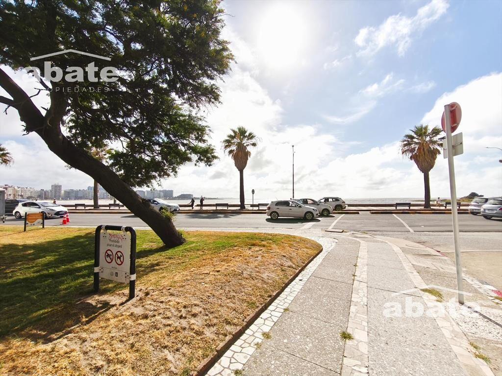 Venta de Oficina y/o Consultorio en Punta Carretas Con vist