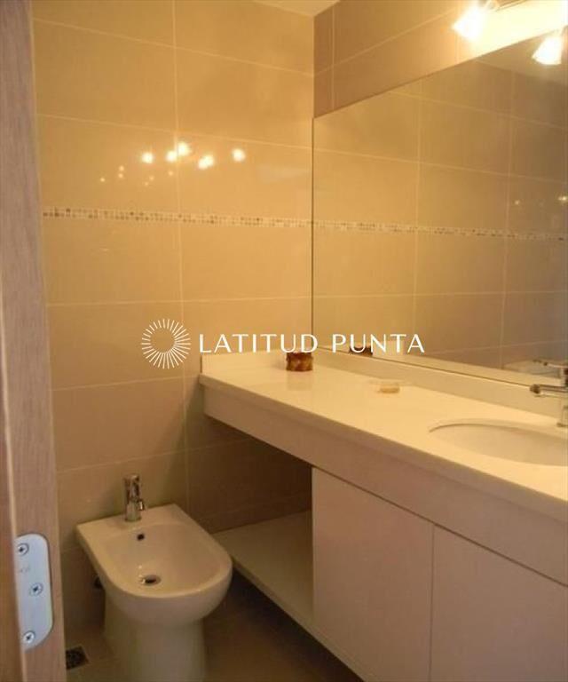 Apartamento en Mansa, 3 suites más dependencia