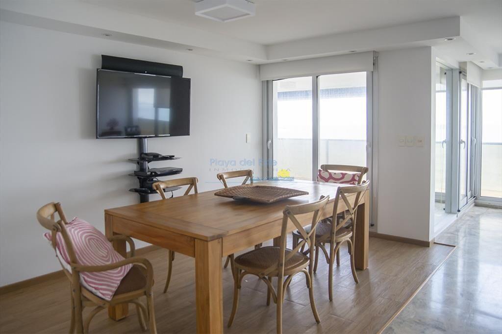 Departamento en venta con amplios ambientes, en