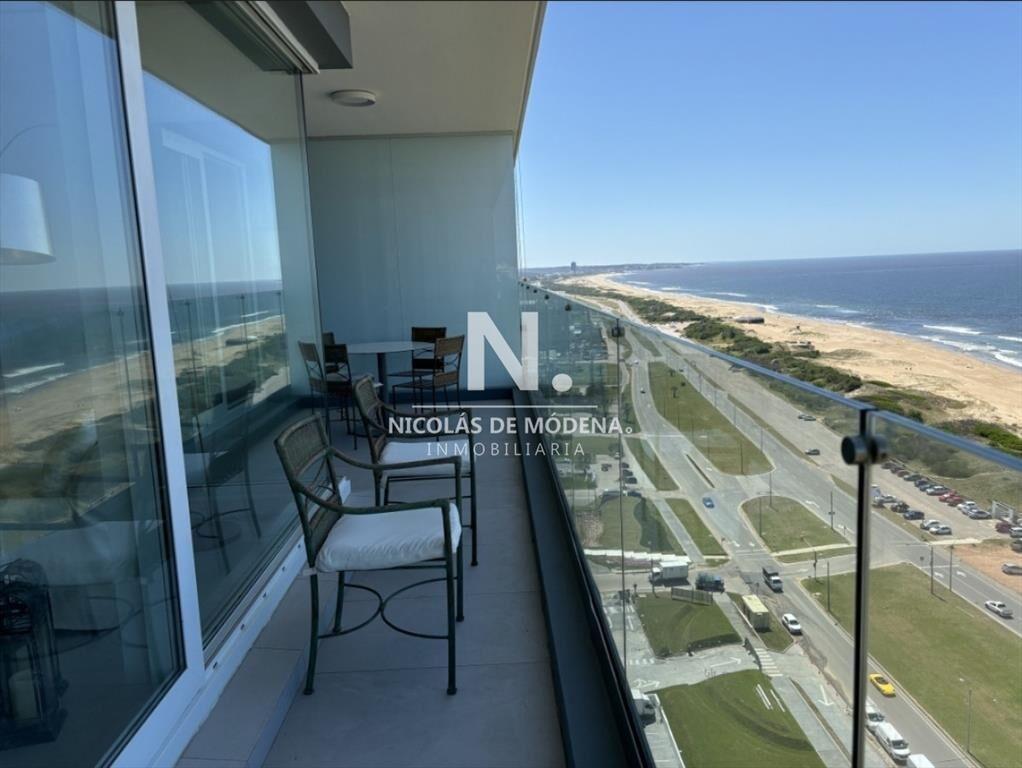 Vende apartamento de 3 dormitorios con vista al mar en Brav