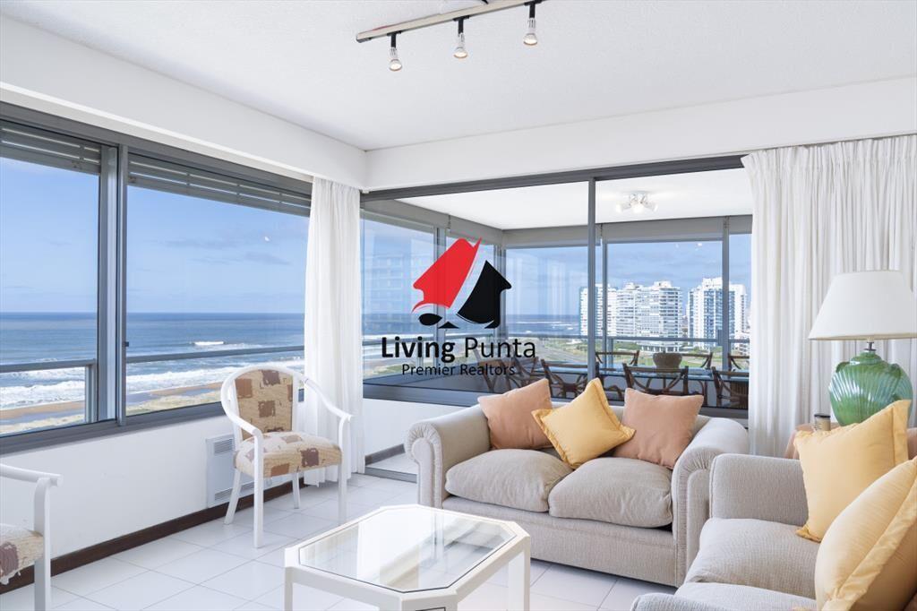 Venta de apartamento de 3 dormitorios y dep. de