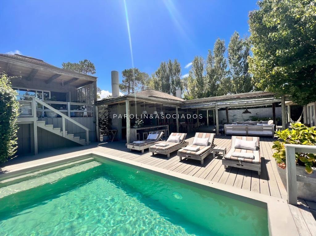 Casa en Venta de 6 Dormitorios en Pinar del Faro,