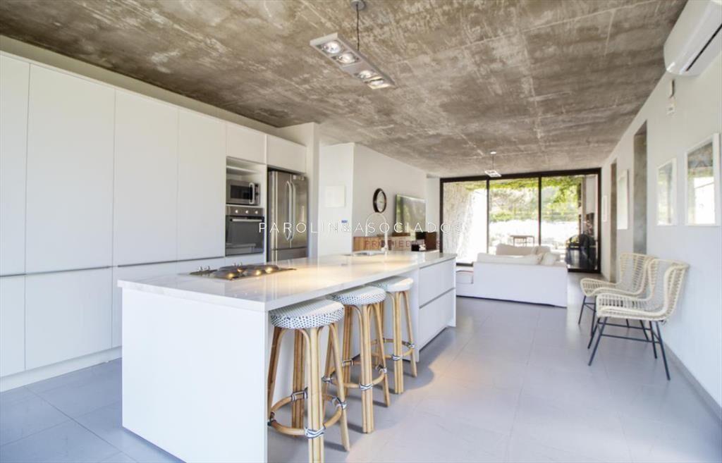 Casa en Venta de 4 Dormitorios en Laguna Escondida