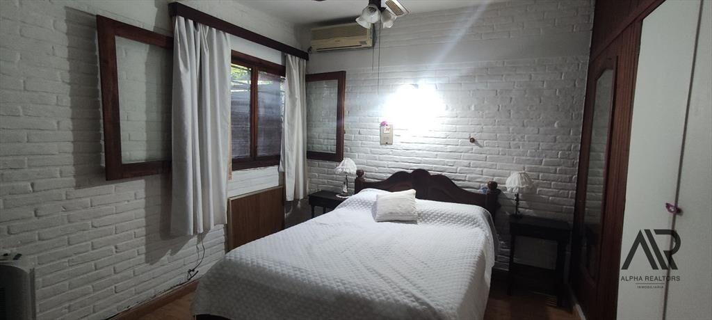 Casa en venta de 4 dormitorios c/ cochera en Jardin Pinares
