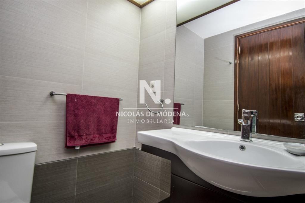 En venta casa de 4 dormitorios en suite en Punta