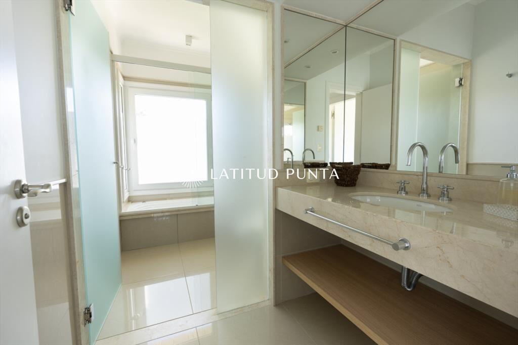 Apartamento en venta Playa Mansa 4 ambientes