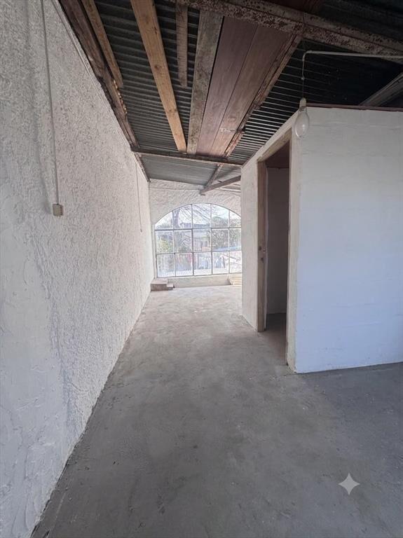 Alquiler Local con dos ambientes, baño y garaje en Maroñas