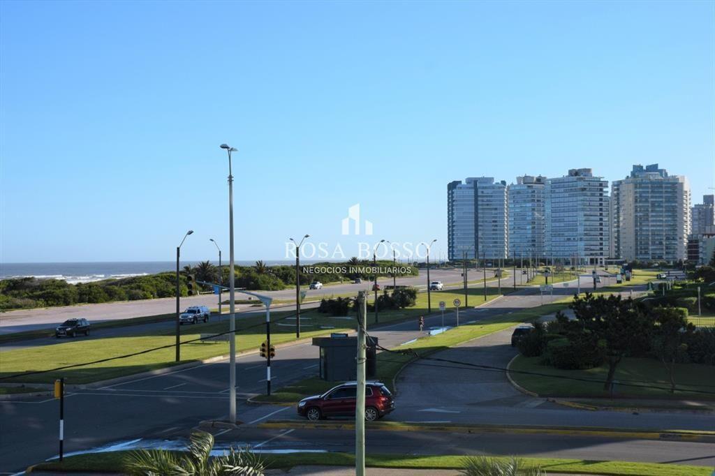 Apartamento en Brava, 3 dormitorios *