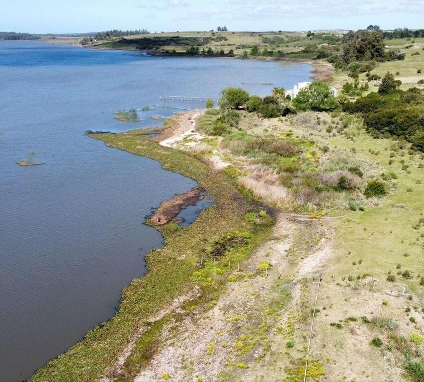Venta Campo 17 ha sobre la Laguna del Sauce Punta del Este