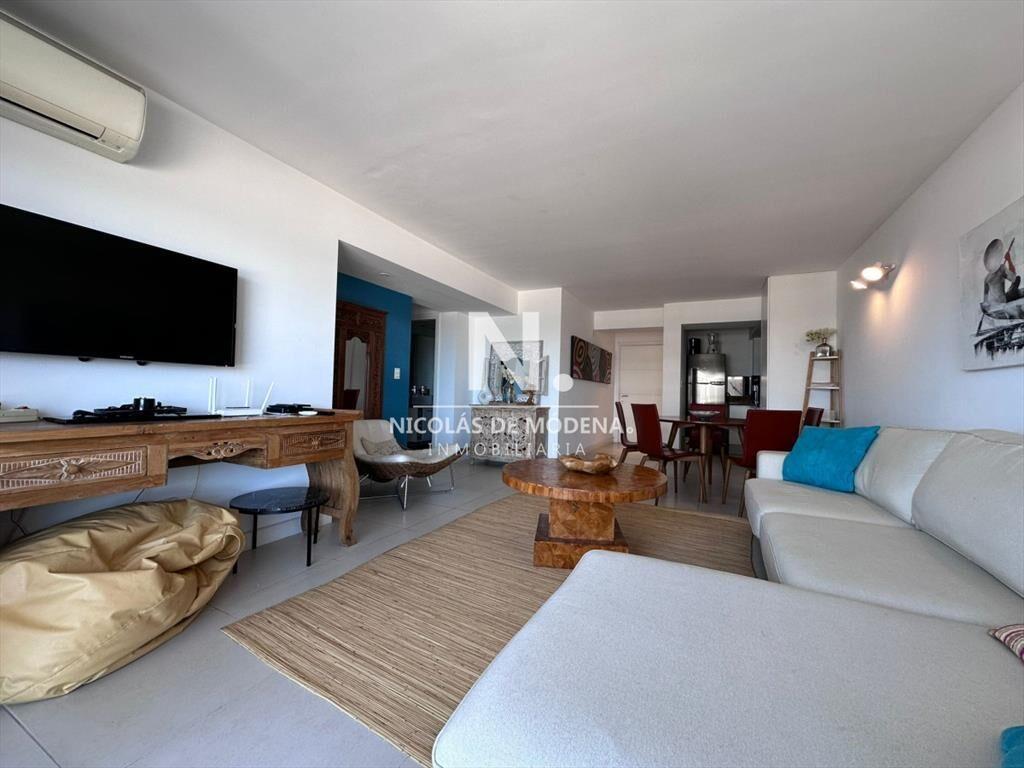 En venta apartamento de 2 dormitorios en Punta al