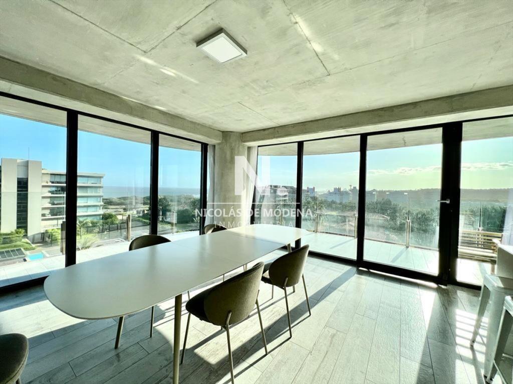 Gran apartamento en Surfside, 2 Suites + den, 226