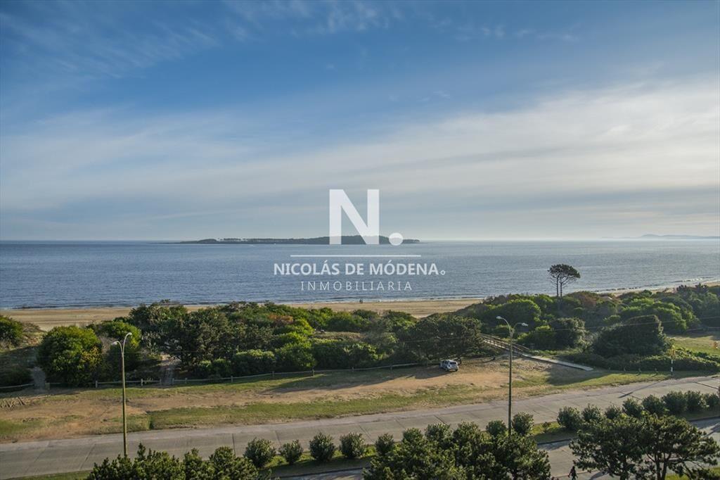 Departamento en venta frente a Playa Mansa en