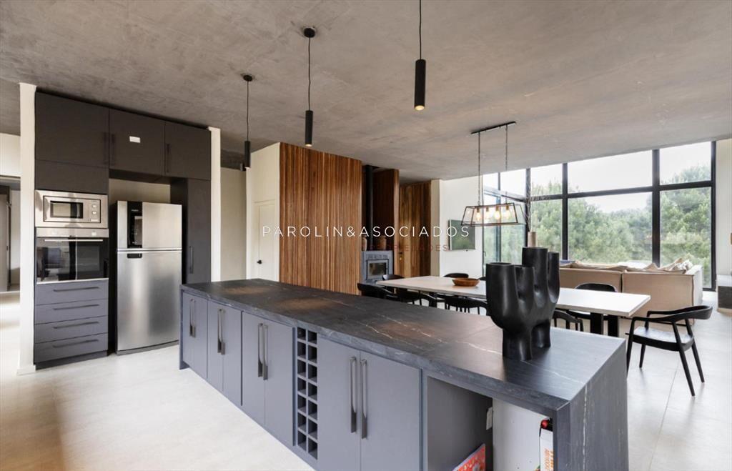 Casa de 4 Dormitorios en Venta en Laguna Escondida