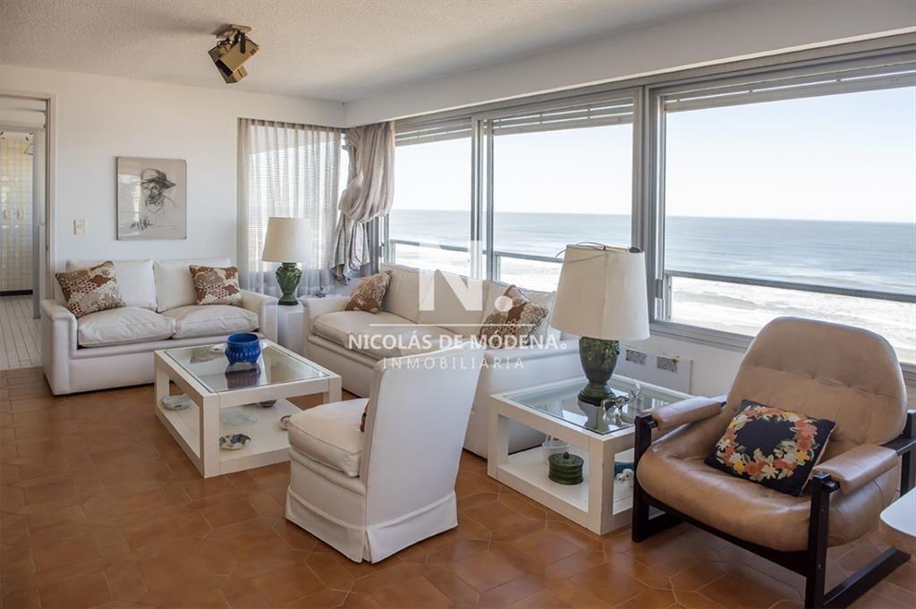 Vende apartamento de 3 dormitorios en Tiburon ,