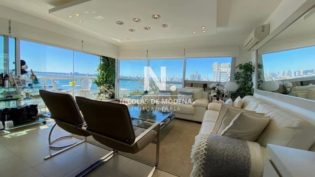 Vende departamento de 3 dormitorios, con en Punta