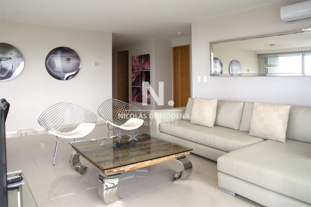 Apartamento de 3 Dormitorios en Playa Mansa en -