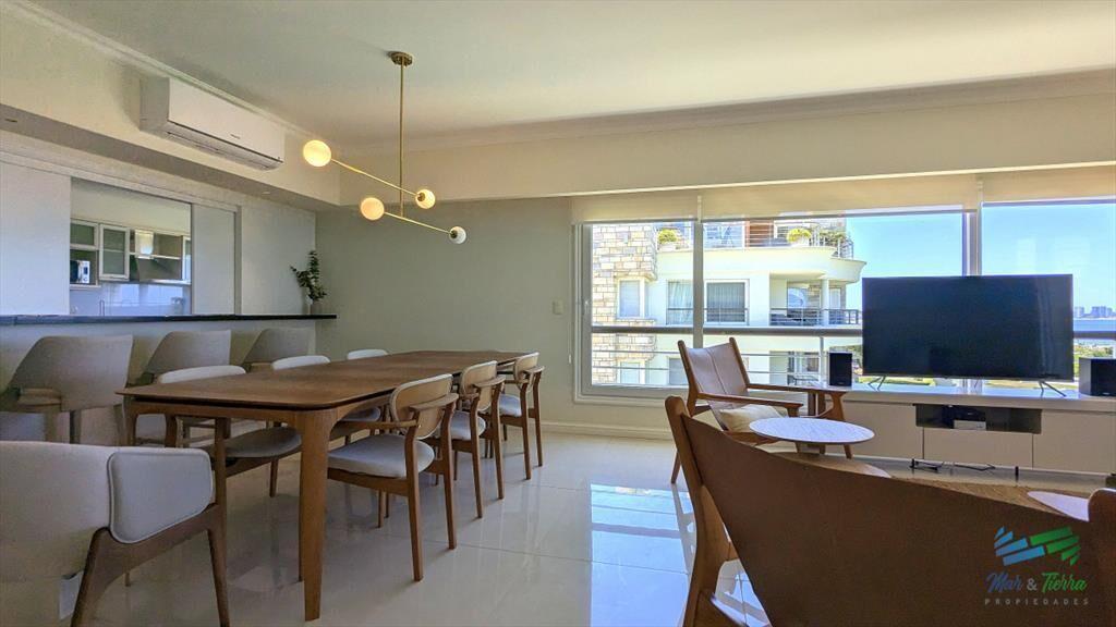 Venta de Apartamento 4 DORMITORIOS con vista al