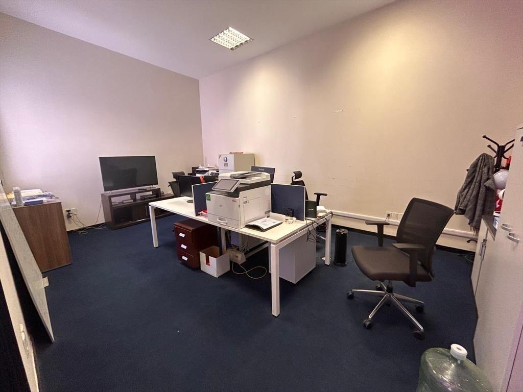Oficina, Sarandi y Bartolomé Mitre, 400 m2, pronta para ent