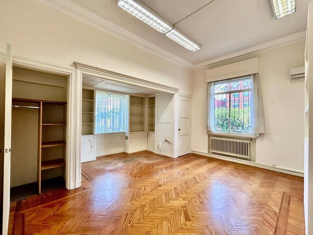 Venta de Gran Casona en Parque Batlle ideal empresa o embaja