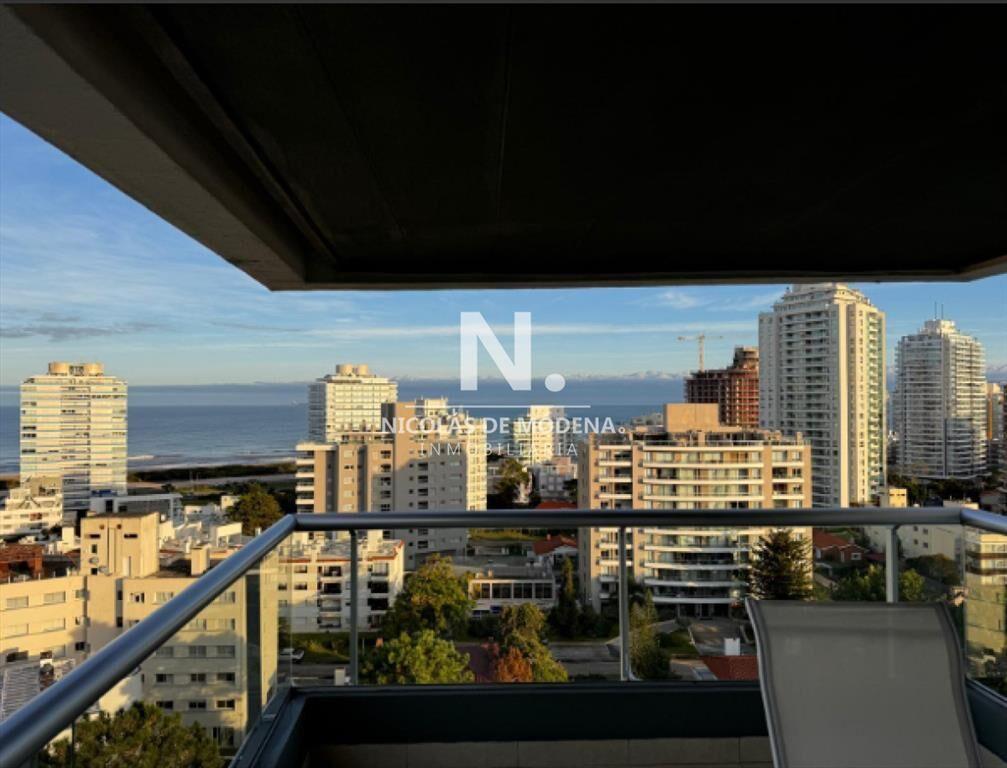 En venta apartamento de 3 dormitorios en Playa