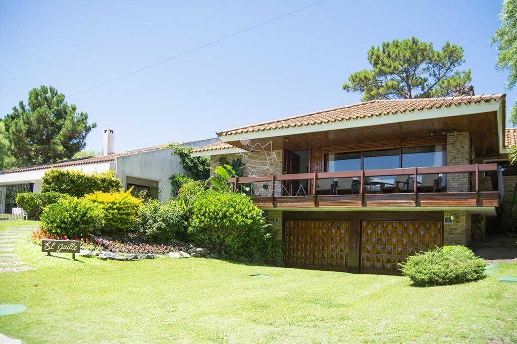 Hermosa casa en venta a pocos metros del mar.