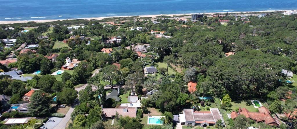 En venta casa en Barrio Golf, Punta del Este de 6