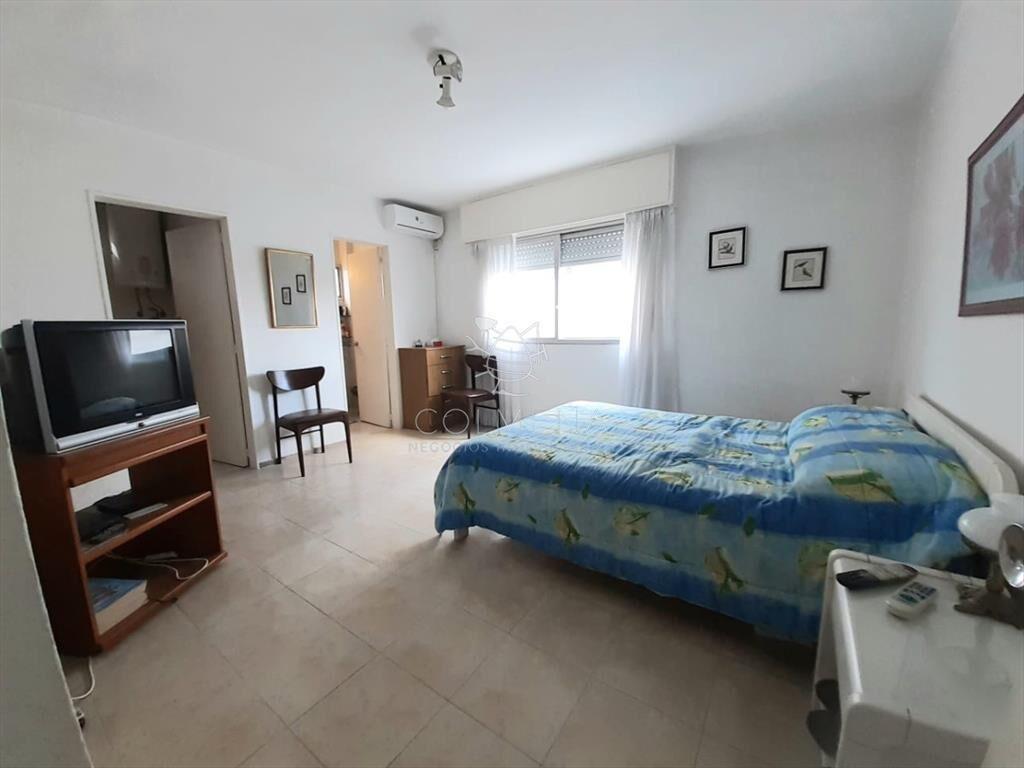 Península a pasos de rambla portuaria