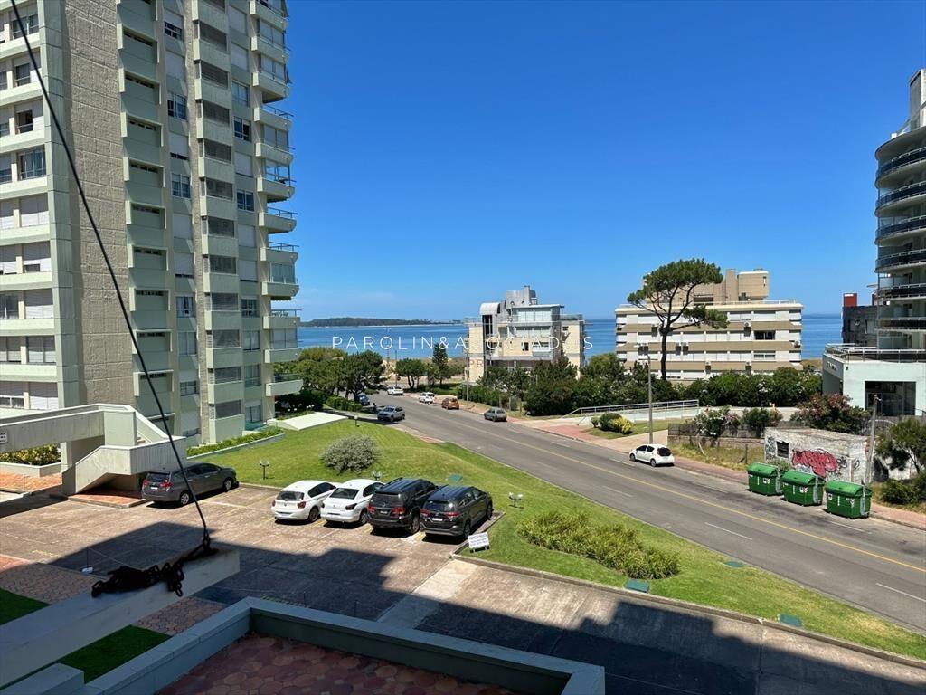 Hermoso apartamento en venta a pasos del mar