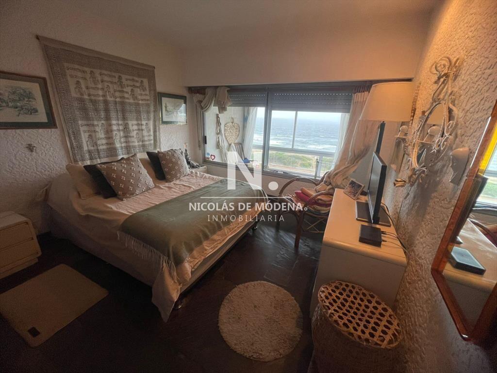 Apartamento de dormitorio y medio en primera de