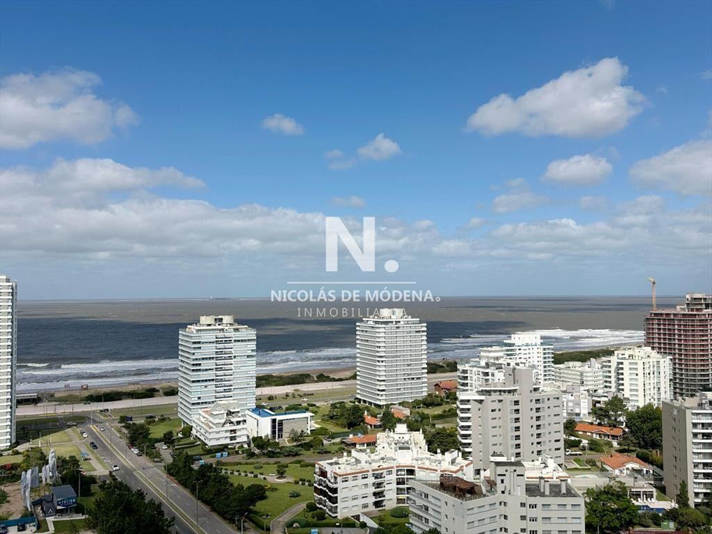 En venta apartamento con vista al mar en Punta de