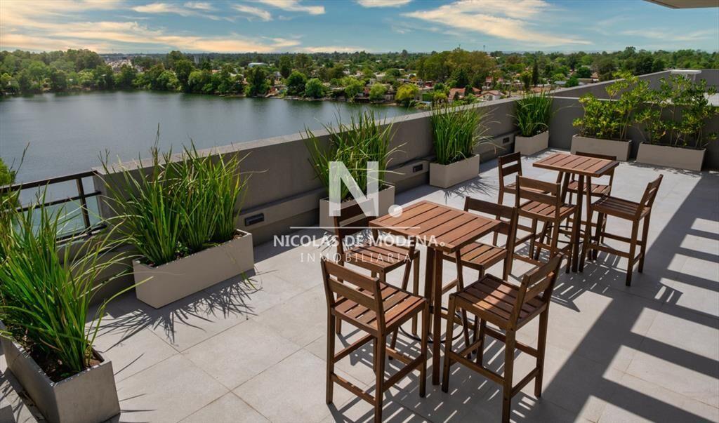 Venta Luminoso Apartamento de 2 Dormitorios Frente al Lago.