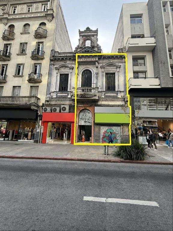 ALQUILER Local comercial de 440m2 sobre 18 de julio en Cord