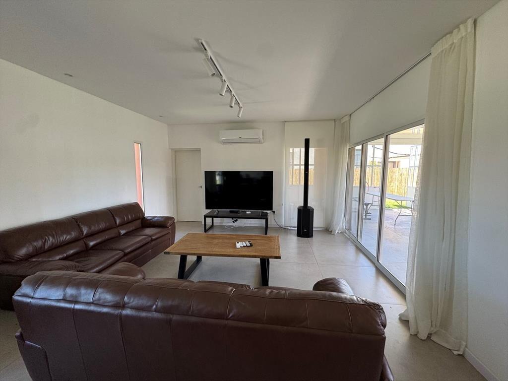 HERMOSA CASA 5 DOR. 4 BAÑOS. GGE. VIÑEDOS