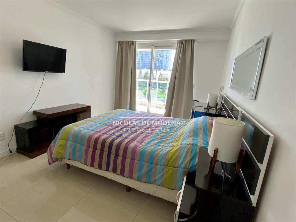 Vende apartamento en Punta del Este con 2