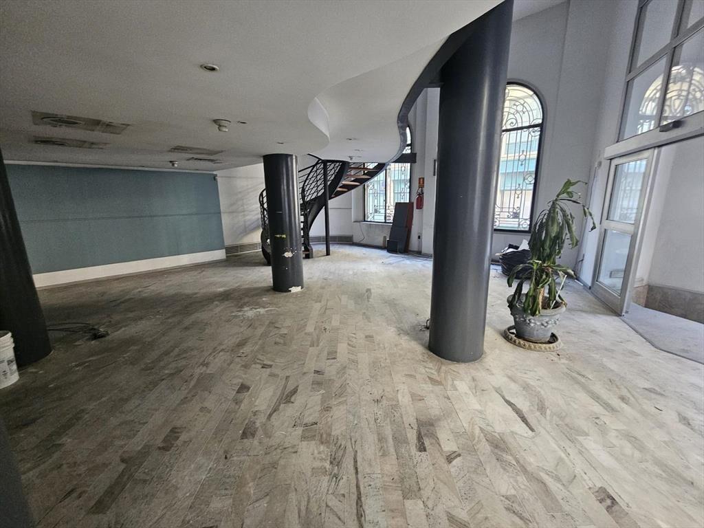 25 de mayo y Zabala, gran esquina, 27 mts de frente, 245 m2