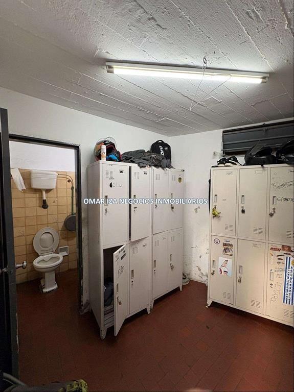 TRASPASO DE AQUILER LOCAL COMERCIAL EN ZONA TRES CRUCES. 60