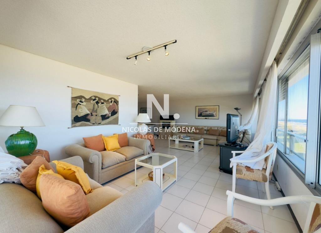 Vende apartamento de 3 dormitorios en Brava, del