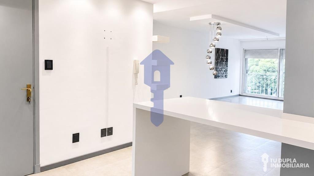 Venta apartamento 3 dormitorios 2 baños y box en tres cruc