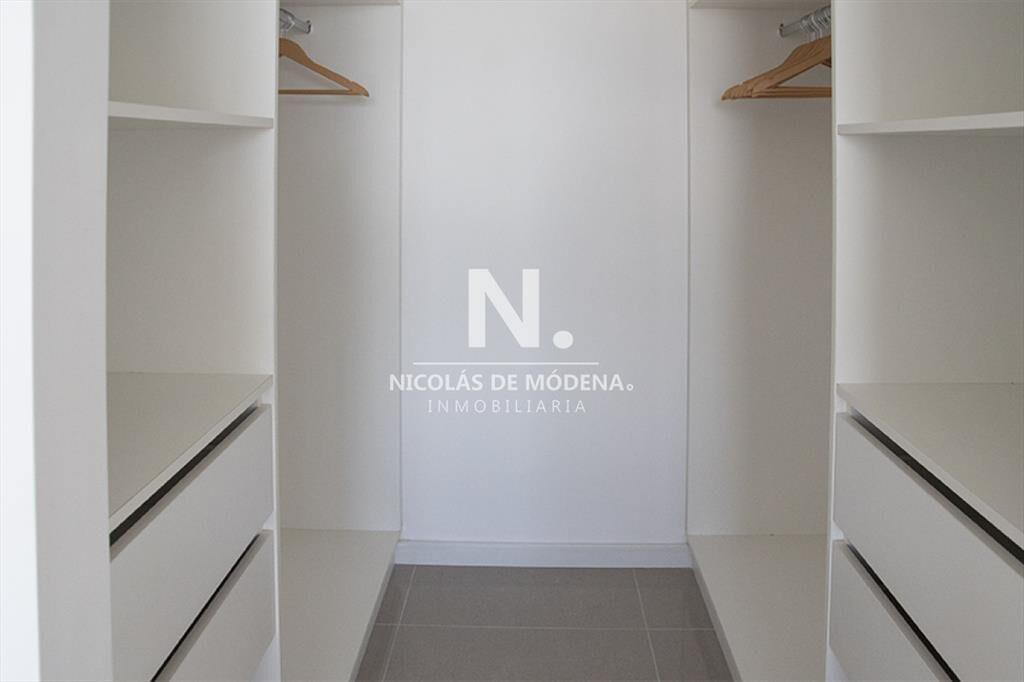 Departamento en torre de categoría.