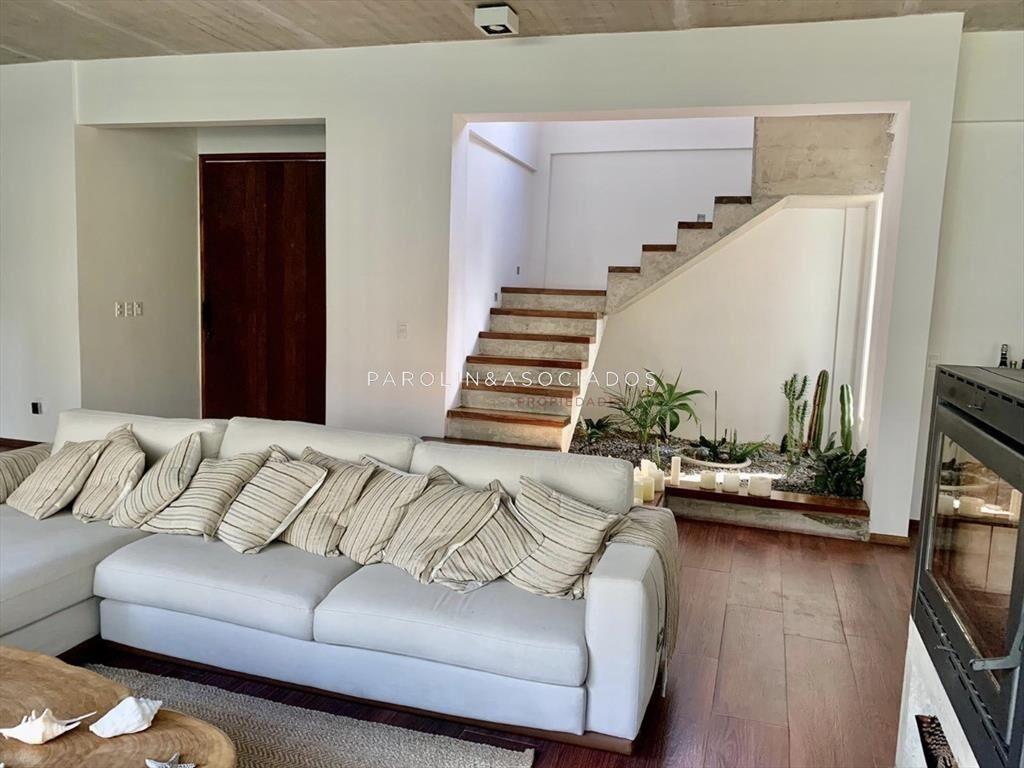 Casa en venta de 5 dormitorios y 5 baños en Montoya, Punta