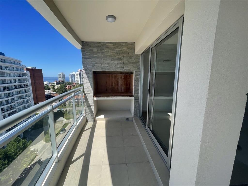 VENTA APARTAMENTO DE 3 DORMITORIOS EN PUNTA DEL ESTE CON PA