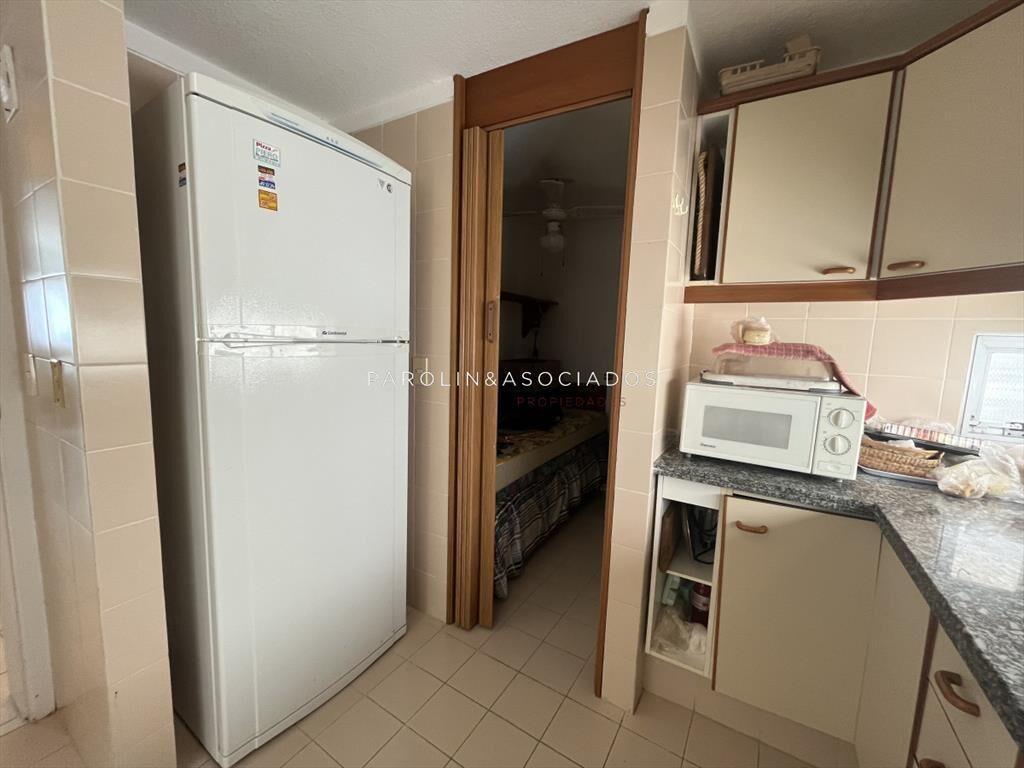 con piscina,garage y serv de mucama,vista total